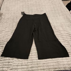 Black Zara wide leg coulottes size M